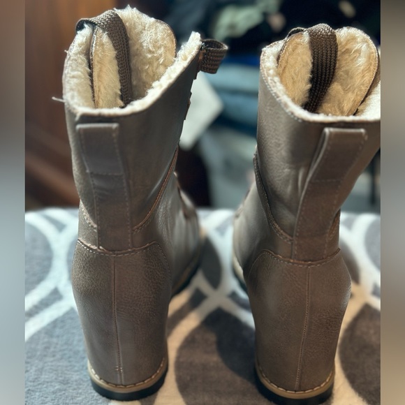 Adorable wedge boots - Picture 8 of 8